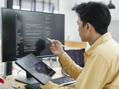 it programmer starts working on desktop computer.